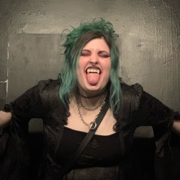 Purses, clothes, accessories - Picture 1 of 9